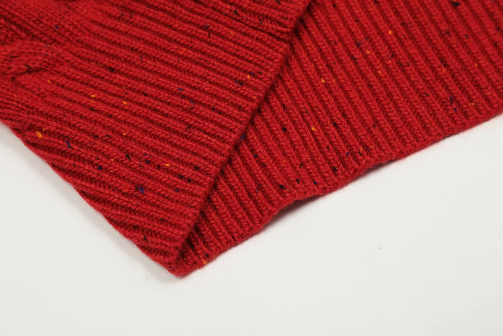 VIVI112 vivienne west wood Vivienne heavy-duty twist multi-color classic cardigan knitted sweater wool 2024 autumn latest style 🧩 15% merino cotton wool 85% wool blend 🧩Correct Italian 🇮🇹100% wool washed wheat logo Size: S -M- L Color: White, Dark Gray, Blue